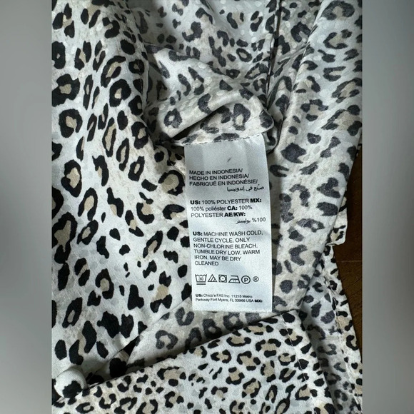 Chicos Petite Animal-Print Tie-Sleeve Button Top Size 1 US Med 8/10 Cheetah - Picture 4 of 9